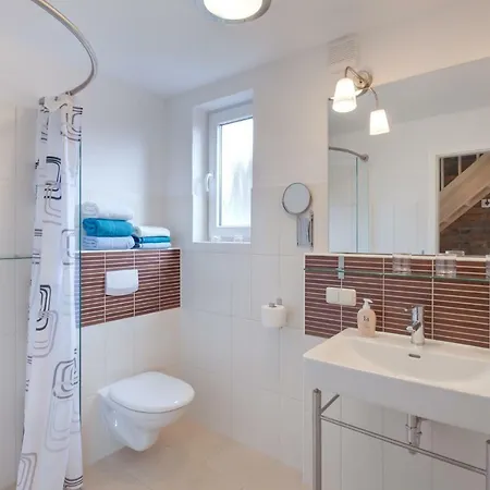 Tu Hus In Linde Eck * زنغست